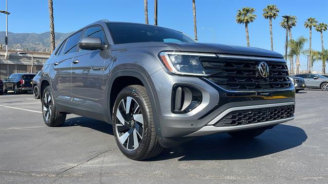 2025 Volkswagen Atlas Cross Sport 2.0T SE w/Technology