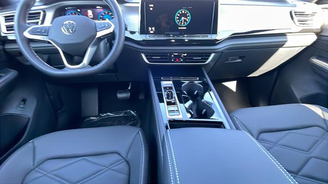 2025 Volkswagen Atlas Cross Sport 2.0T SE w/Technology