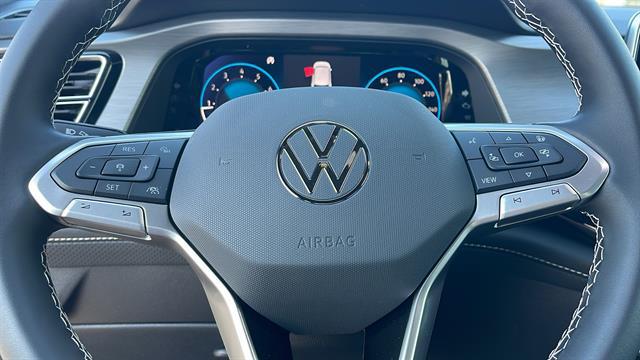 2025 Volkswagen Atlas Cross Sport 2.0T SE w/Technology