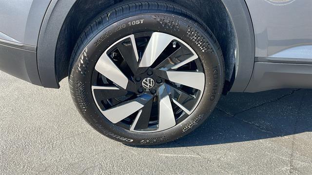 2025 Volkswagen Atlas Cross Sport 2.0T SE w/Technology