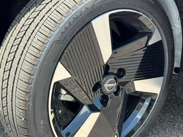 2025 Nissan Kicks SR FWD