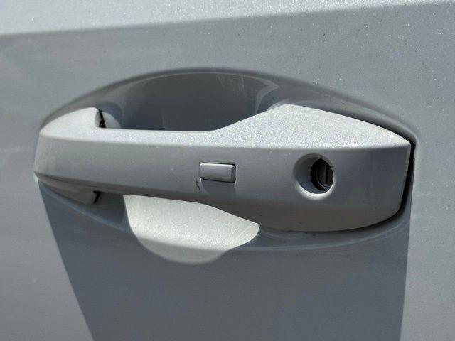 2025 Nissan Kicks SR FWD