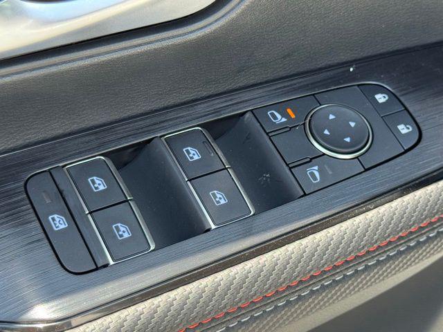 2025 Nissan Kicks SR FWD