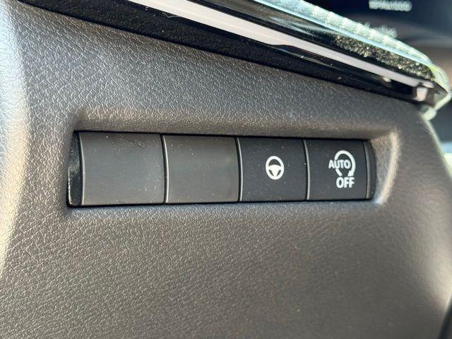 2025 Nissan Kicks SR FWD