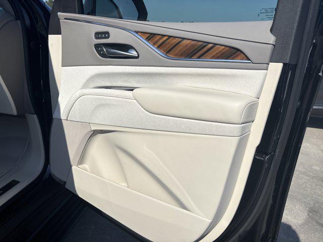 2023 Cadillac Escalade ESV 4WD Sport Platinum