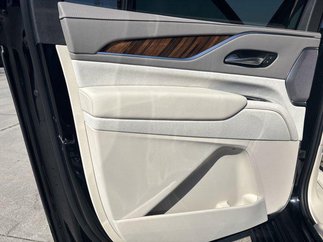 2023 Cadillac Escalade ESV 4WD Sport Platinum