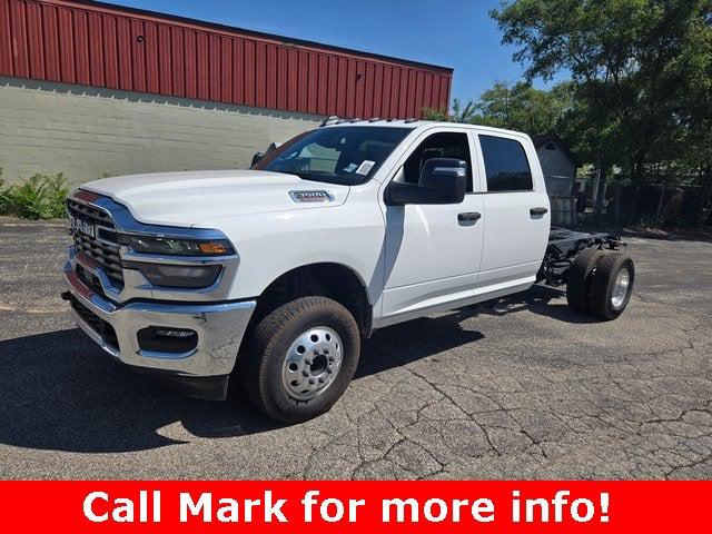 2025 RAM Ram 3500 Chassis Cab RAM 3500 TRADESMAN CREW CAB CHASSIS 4X4 60 CA 2025 RAM Ram 3500 Chassis Cab RAM 3500 TRADESMAN CREW CAB CHASSIS 4X4 60 CA