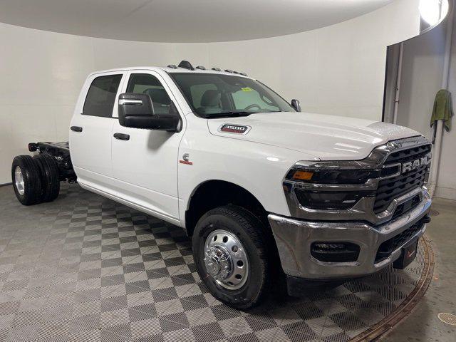 2025 RAM Ram 3500 Chassis Cab RAM 3500 TRADESMAN CREW CAB CHASSIS 4X4 60 CA 2025 RAM Ram 3500 Chassis Cab RAM 3500 TRADESMAN CREW CAB CHASSIS 4X4 60 CA