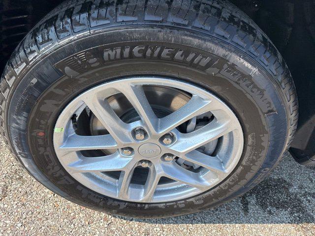 2025 Jeep Grand Cherokee GRAND CHEROKEE L LAREDO X 4X4
