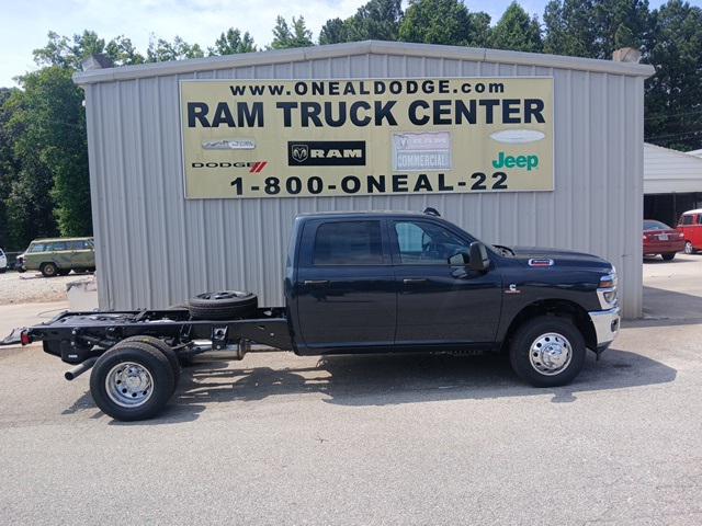 2025 RAM Ram 3500 Chassis Cab RAM 3500 TRADESMAN CREW CAB CHASSIS 4X4 60 CA