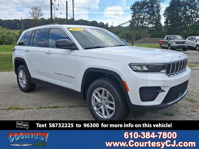 2025 Jeep Grand Cherokee GRAND CHEROKEE LAREDO X 4X4