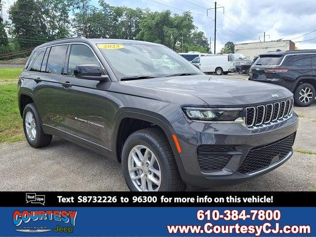 2025 Jeep Grand Cherokee GRAND CHEROKEE LAREDO X 4X4