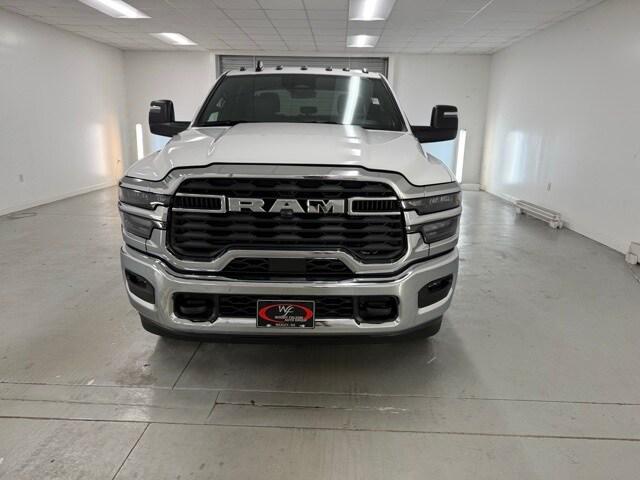 2025 RAM Ram 3500 Chassis Cab RAM 3500 TRADESMAN CREW CAB CHASSIS 4X4 60 CA