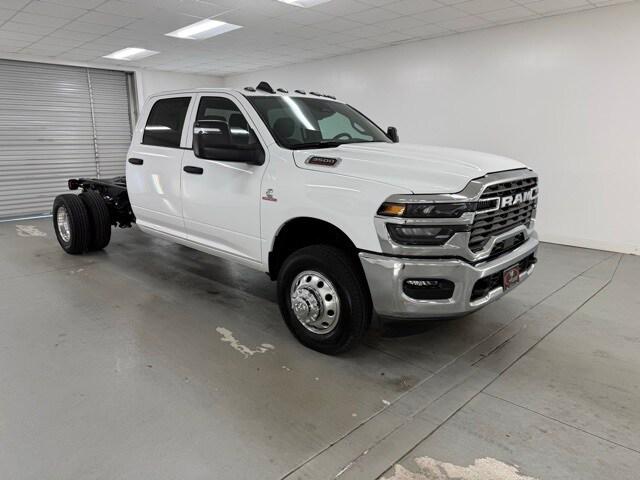 2025 RAM Ram 3500 Chassis Cab RAM 3500 TRADESMAN CREW CAB CHASSIS 4X4 60 CA