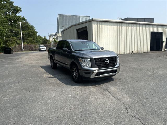 2024 Nissan TITAN Crew Cab SV 4x4