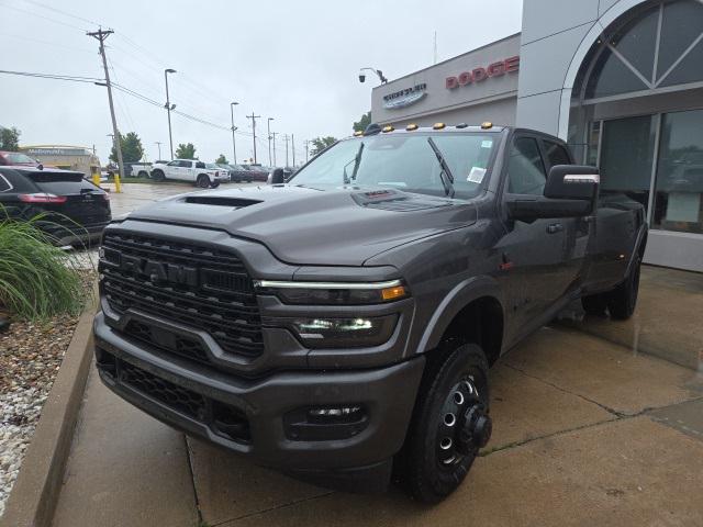 2025 RAM Ram 3500 RAM 3500 LIMITED CREW CAB 4X4 8 BOX