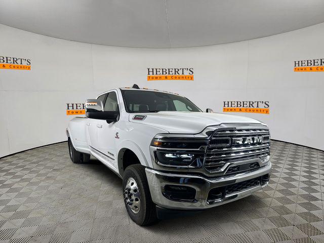 2025 RAM 3500 Limited Crew Cab 4x4 8 Box