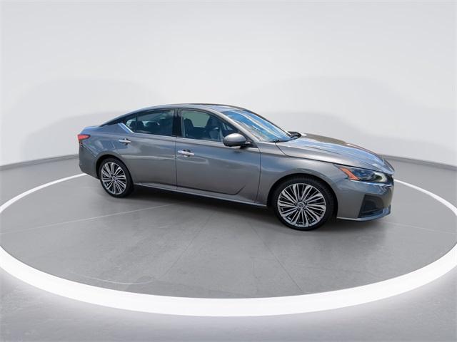 2023 Nissan Altima SL FWD