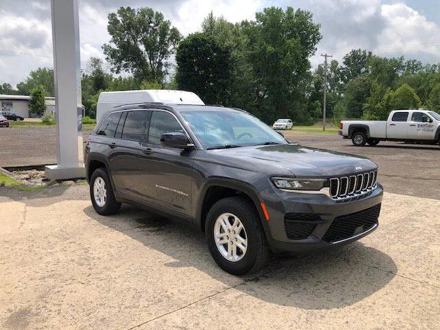 2022 Jeep Grand Cherokee Laredo 4x4 2022 Jeep Grand Cherokee Laredo 4x4