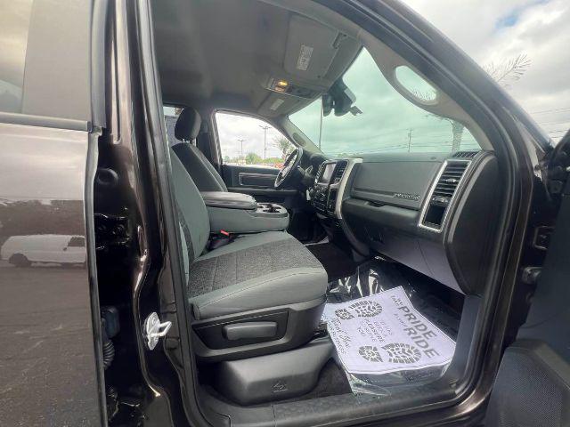 2017 Ram 1500 Big Horn Crew Cab 4x4 64 Box