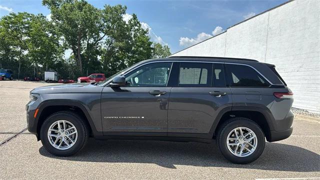 2025 Jeep Grand Cherokee GRAND CHEROKEE LAREDO X 4X4
