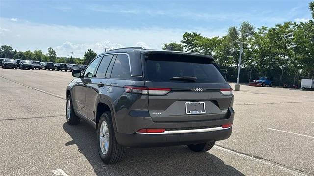 2025 Jeep Grand Cherokee GRAND CHEROKEE LAREDO X 4X4