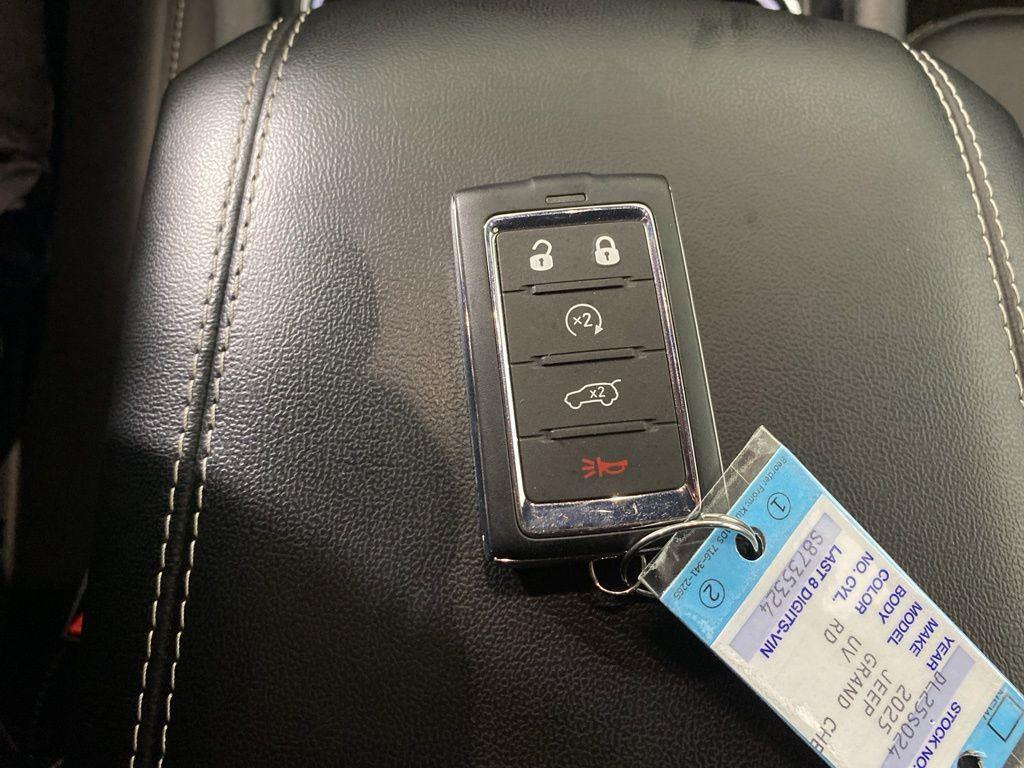 2025 Jeep Grand Cherokee L Limited - Photo 23