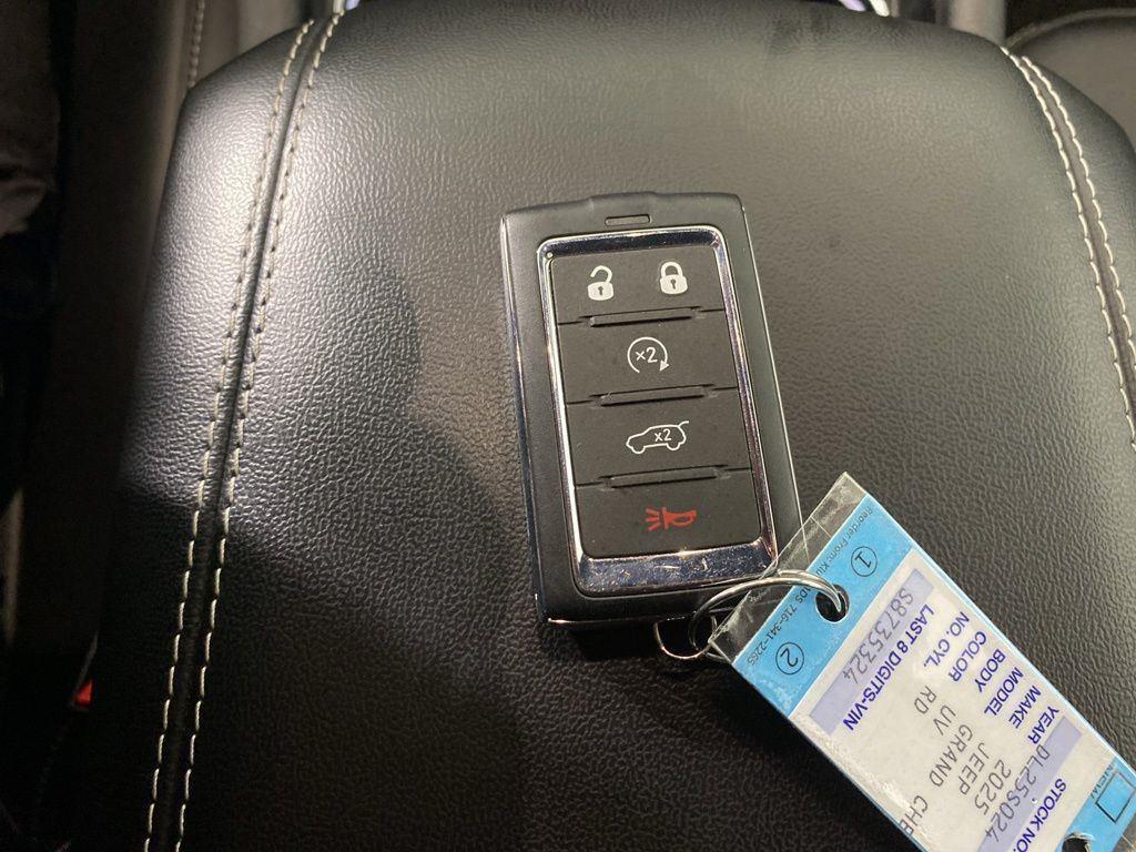 2025 Jeep Grand Cherokee L Limited - Photo 23