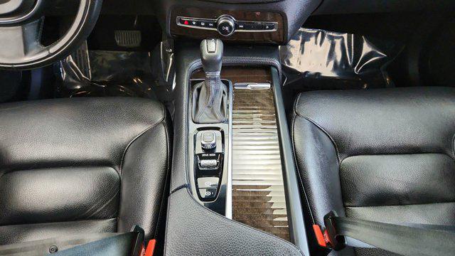 2017 Volvo XC90 T6 Momentum