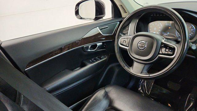 2017 Volvo XC90 T6 Momentum