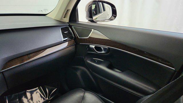 2017 Volvo XC90 T6 Momentum