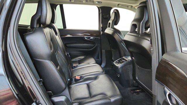 2017 Volvo XC90 T6 Momentum