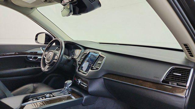 2017 Volvo XC90 T6 Momentum
