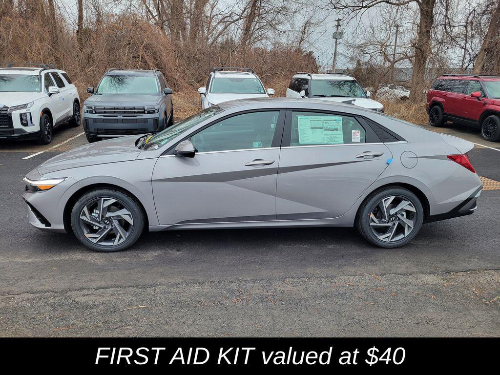 2025 Hyundai Elantra Limited - Photo 8