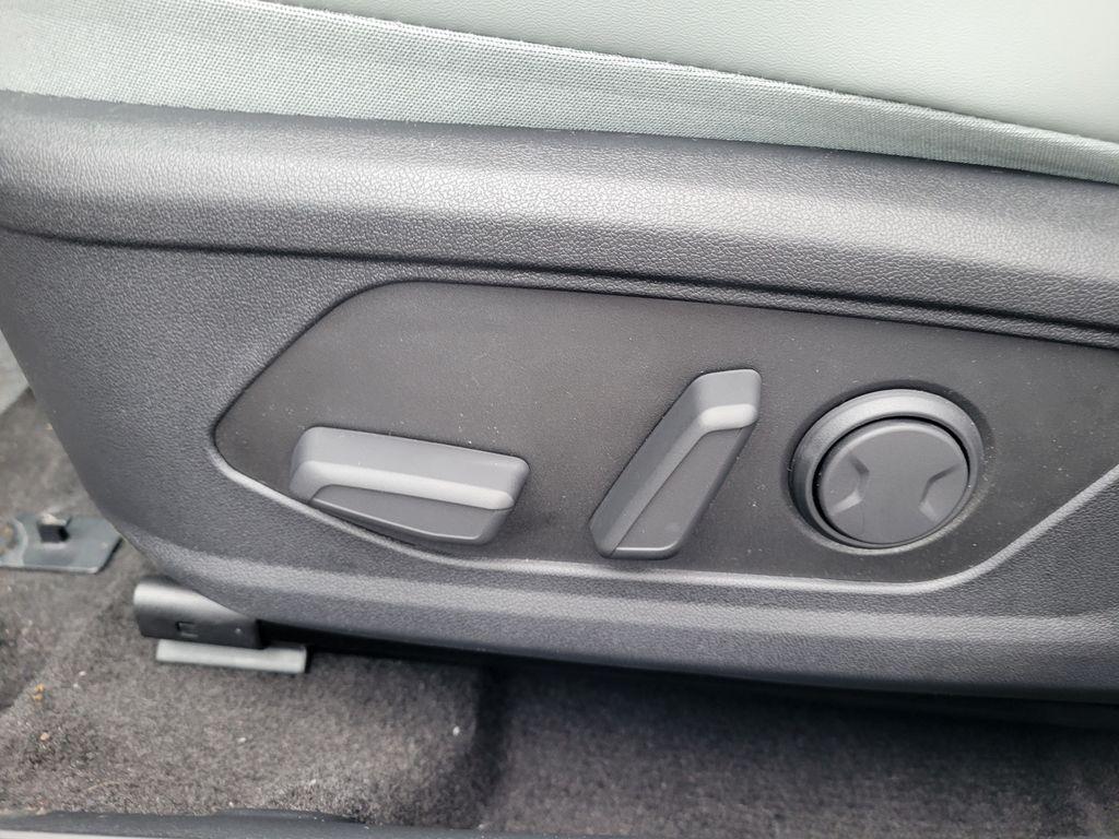 2025 Hyundai Elantra Limited - Photo 15
