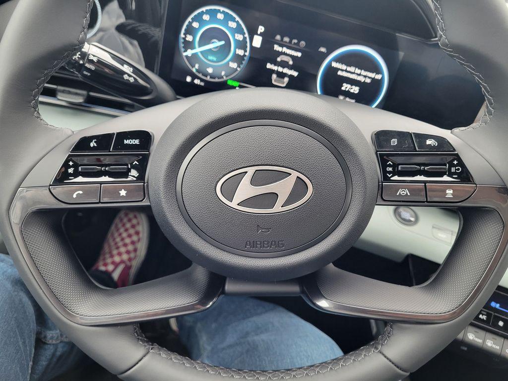 2025 Hyundai Elantra Limited - Photo 18