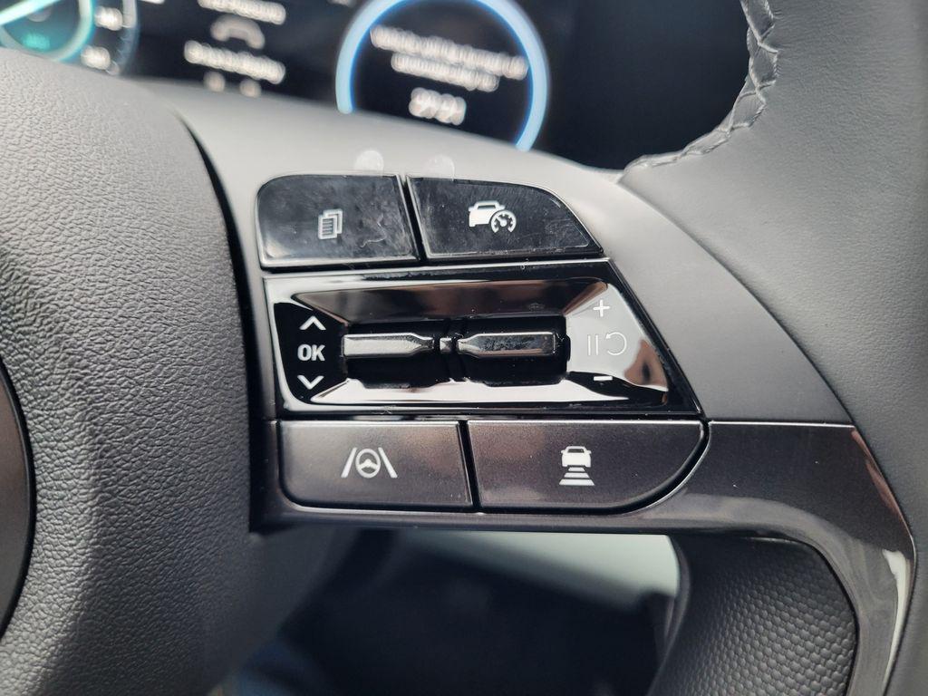 2025 Hyundai Elantra Limited - Photo 20