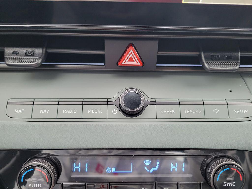 2025 Hyundai Elantra Limited - Photo 26