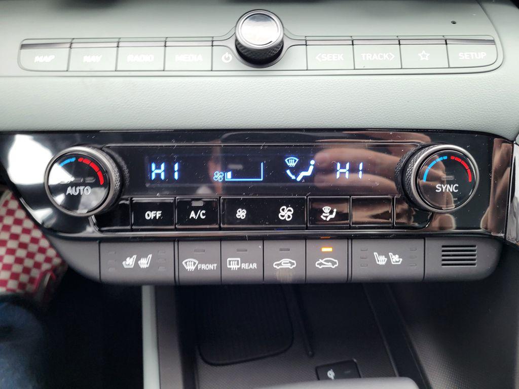 2025 Hyundai Elantra Limited - Photo 27