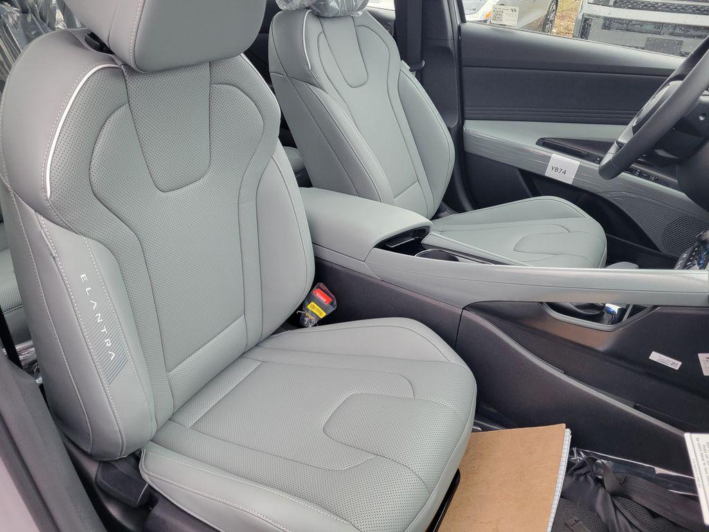 2025 Hyundai Elantra Limited - Photo 37