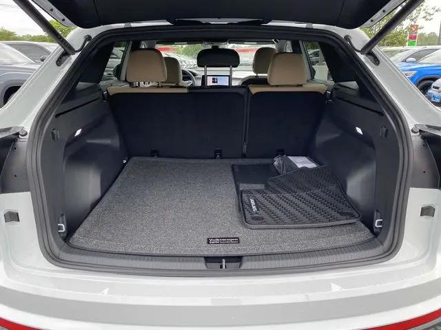 2025 Volkswagen Atlas Cross Sport 2.0T SE w/Technology