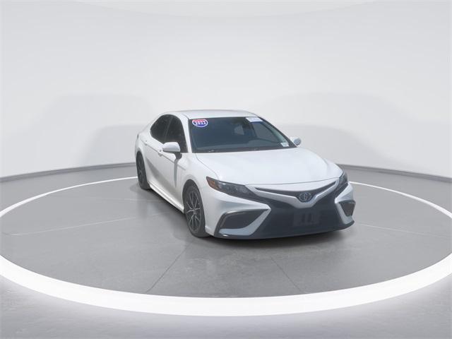 2022 Toyota Camry SE Hybrid