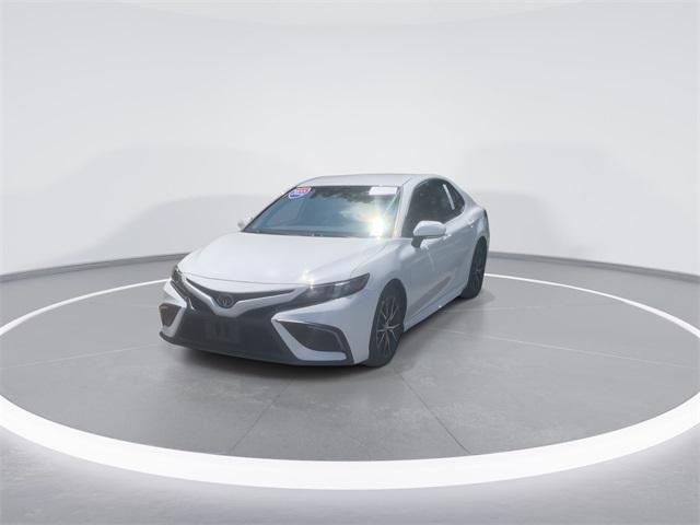 2022 Toyota Camry SE Hybrid