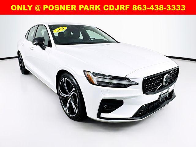 2024 Volvo S60 B5 Plus Dark Theme