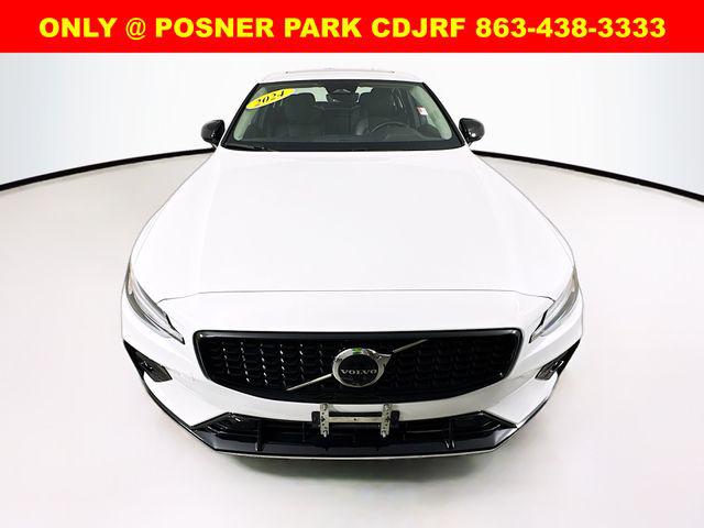 2024 Volvo S60 B5 Plus Dark Theme