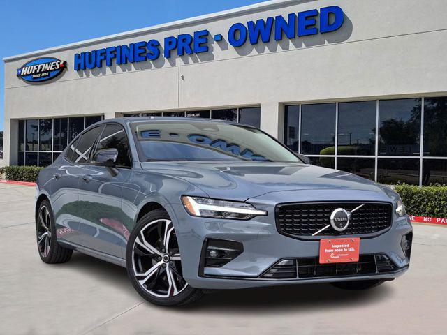2024 Volvo S60 B5 Plus Dark Theme