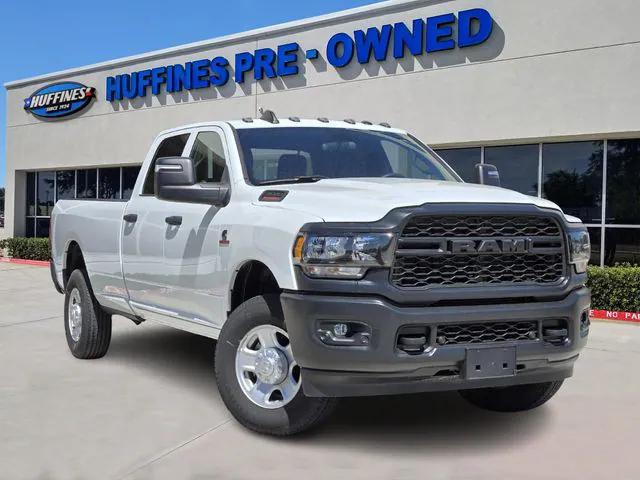 2023 RAM 3500 Tradesman Crew Cab 4x4 8 Box