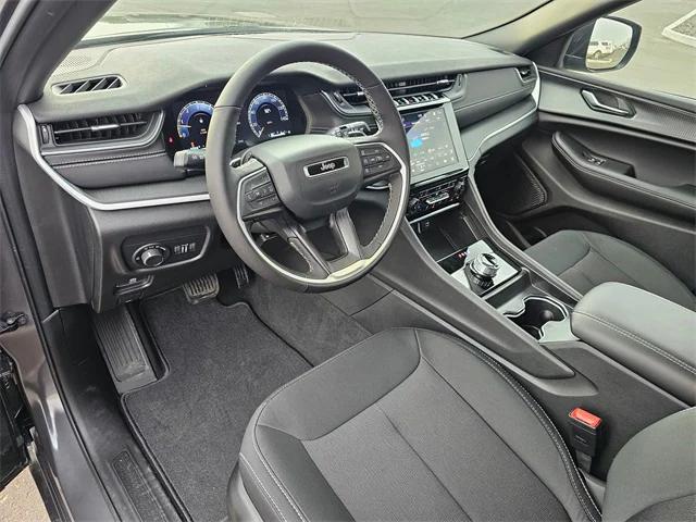 2025 Jeep Grand Cherokee GRAND CHEROKEE LAREDO X 4X4