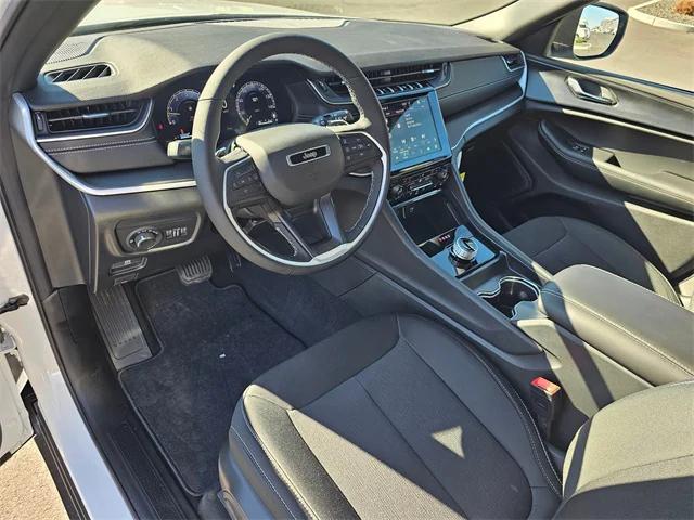 2025 Jeep Grand Cherokee GRAND CHEROKEE LAREDO X 4X4