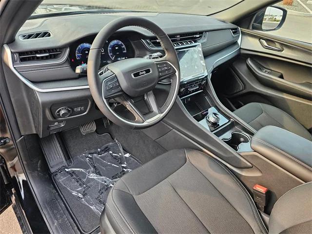 2025 Jeep Grand Cherokee GRAND CHEROKEE LAREDO X 4X4